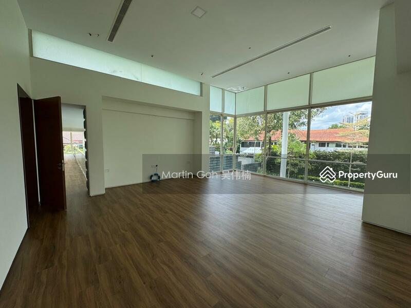 For Sale - ✧ New Listing, 100% Move-in Condition ✧ Famous Architect ☎️MARTIN 9320.20.20