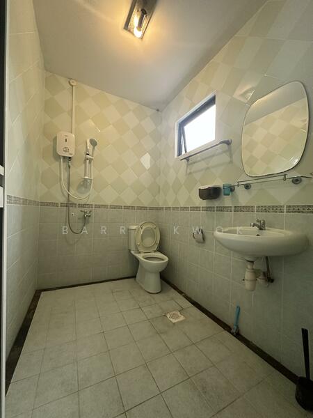 Yunnan Gardens, Yunnan Walk 1, Room Rental, 300 sqft, Terraced House For Rent, by Barry Kwok, 25547823 - Bathroom - PropertyGuru.com.sg