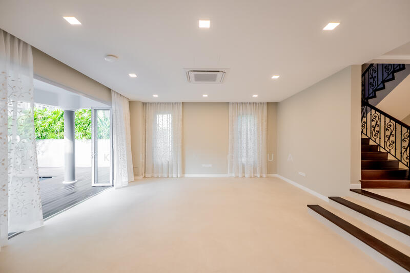 ⭐️CHEAP⭐️ Bungalow Telok Kurau Road 1km Tao Nan, Telok Kurau Road/Still Road/East Coast Road, 6 Bedrooms, 5,092 sqft, Bungalow House For Sale, by Kelvin Chua, 25547975 - Living Room - PropertyGuru.com.sg