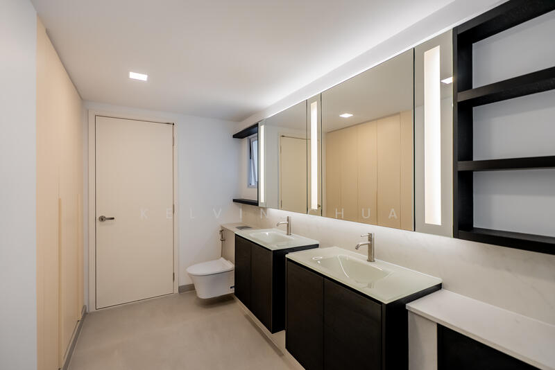 ⭐️CHEAP⭐️ Bungalow Telok Kurau Road 1km Tao Nan, Telok Kurau Road/Still Road/East Coast Road, 6 Bedrooms, 5,092 sqft, Bungalow House For Sale, by Kelvin Chua, 25547975 - Master Bath - PropertyGuru.com.sg