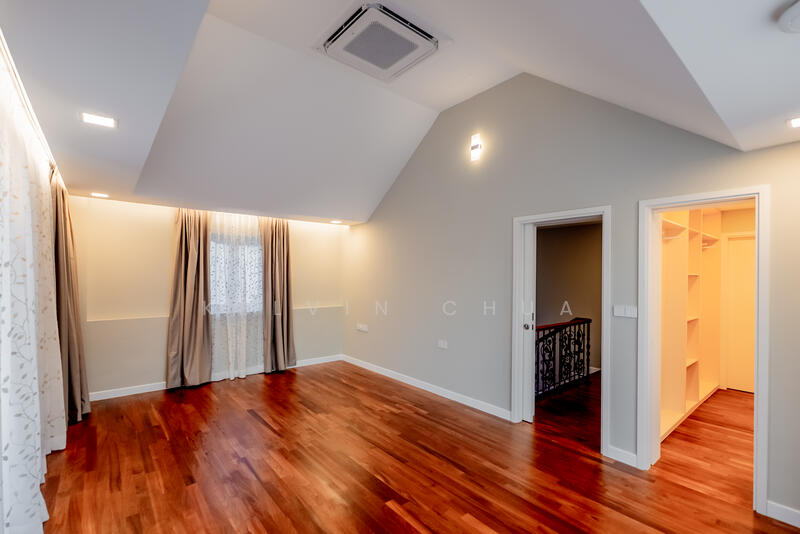 ⭐️CHEAP⭐️ Bungalow 1km Tao Nan Telok Kurau, Telok Kurau Road/Still Road/East Coast Road, 6 Bedrooms, 5,092 sqft, Bungalow House For Sale, by Kelvin Chua, 25547975 - Level 3: En-suite Bedroom + Walk-in Wardrobe - PropertyGuru.com.sg