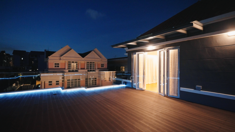 Level 3: Open Terrace