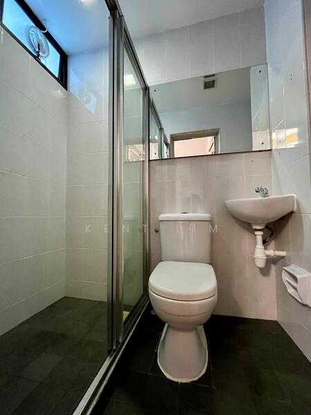 Pastoral View, 7 Bassein Road, 3 Bedrooms, 1,259 sqft, Apartment For Rent, by Kent Lim, 25548180 - Bathroom - PropertyGuru.com.sg