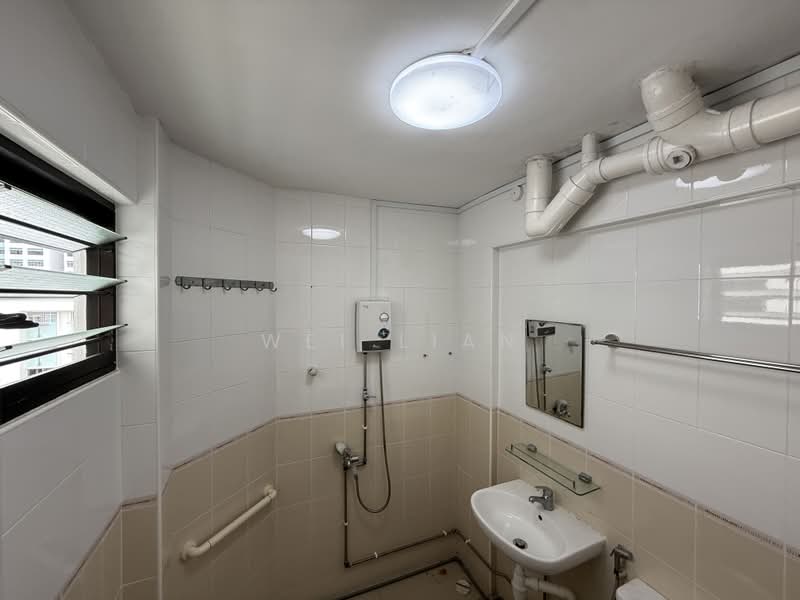 234 Jurong East Street 21, 234 Jurong East Street 21, Room Rental, 120 sqft, HDB Flat For Rent, by Wei Lian, 25550124 - Toilet - PropertyGuru.com.sg