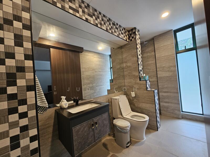 Tagore Avenue Corner Terrace For Sale at S$ 6,280,000 | PropertyGuru Singapore - Bathroom