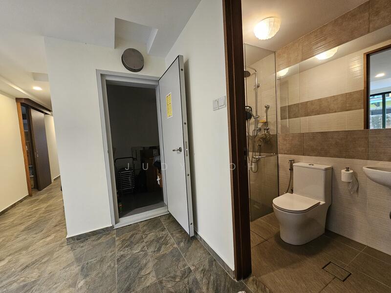 Tagore Avenue Corner Terrace For Sale at S$ 6,280,000 | PropertyGuru Singapore - Bathroom