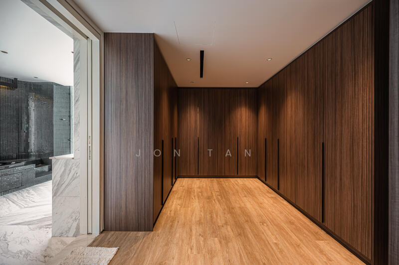 Walk-in Wardrobe 