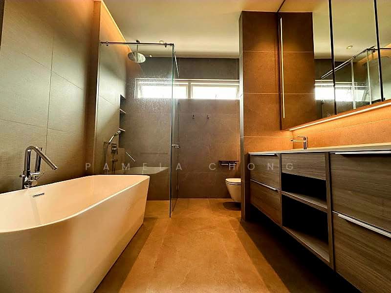 WATTEN AREA⭐️ GORGEOUS SEMID ⭐️ HIGH CEILINGS ⭐️ PANORAMIC VIEW ⭐️ 1KM NYPS ☎️ PAM 90228600, Hillcrest Road/ Greenwood Ave/ Watten / Shelford, 5 Bedrooms, 4,700 sqft, Semi-Detached House For Sale, by Pamela Chong, 25551236 - Bathroom - PropertyGuru.com.sg