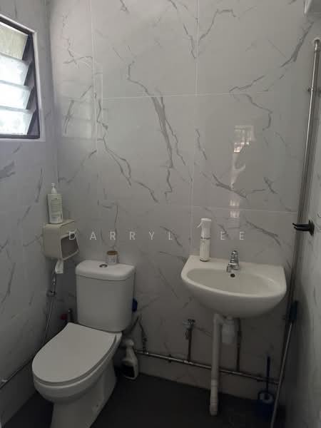 525 Ang Mo Kio Avenue 10, 525 Ang Mo Kio Avenue 10, 2 Bedrooms, 800 sqft, HDB Flat For Rent, by Darryl Lee, 25551491 - Bathroom - PropertyGuru.com.sg
