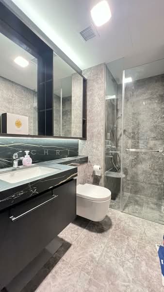 Hyll on Holland, 89 Holland Road, 2 Bedrooms, 721 sqft, Condominium For Sale, by Christina Tan, 25552041 - Bathroom - PropertyGuru.com.sg