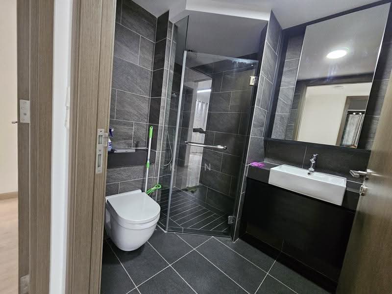 Affinity At Serangoon, 32 Serangoon North Avenue 1, Hougang / Punggol / Sengkang, 2 Bedrooms, 624 sqft, Condominium For Sale, by Ken Loh, 25552239 - Bathroom - PropertyGuru.com.sg