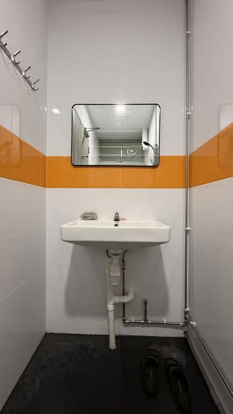 Frontier, 52 Ubi Avenue 3, 323 sqft, Light Industrial (B1) For Rent, by Alvin Chua, 25552504 - Bathroom - CommercialGuru.com.sg