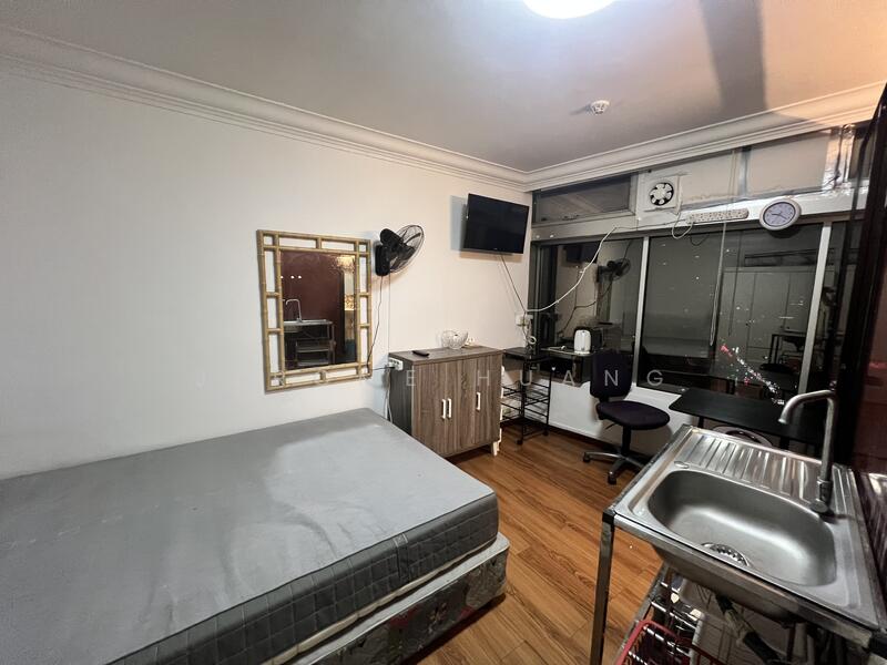 The Plaza, 7500A Beach Road, Beach Road / Bugis / Rochor, Room Rental, 150 sqft, Apartment For Rent, by Jerome Huang, 25552660 - Bedroom - PropertyGuru.com.sg