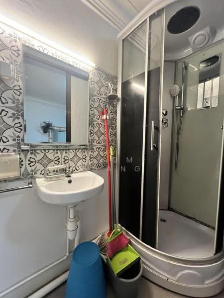 The Plaza, 7500A Beach Road, Beach Road / Bugis / Rochor, Room Rental, 150 sqft, Apartment For Rent, by Jerome Huang, 25552660 - Bathroom - PropertyGuru.com.sg