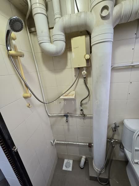 11 Eunos Crescent, 11 Eunos Crescent, Room Rental, 150 sqft, HDB Flat For Rent, by Johnny Poh, 25553163 - Bathroom - PropertyGuru.com.sg