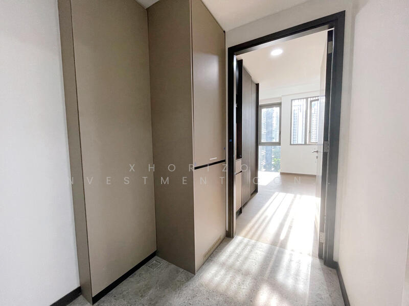 RV Altitude Condominium For Sale at S$ 1,780,000 | PropertyGuru Singapore - Hallway