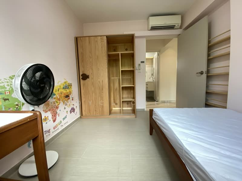 90A Telok Blangah Street 31, 90A Telok Blangah Street 31, 3 Bedrooms, 1,001 sqft, HDB Flat For Rent, by Joyce Chen, 25553421 - Middle room wardrobe - PropertyGuru.com.sg