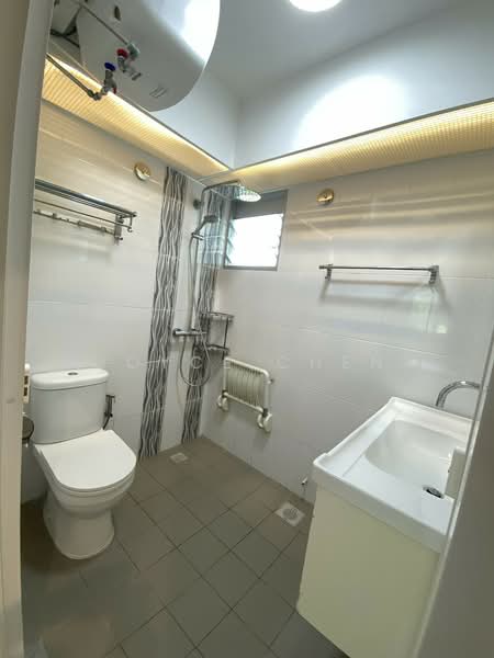 90A Telok Blangah Street 31, 90A Telok Blangah Street 31, 3 Bedrooms, 1,001 sqft, HDB Flat For Rent, by Joyce Chen, 25553421 - Common Bathroom - PropertyGuru.com.sg
