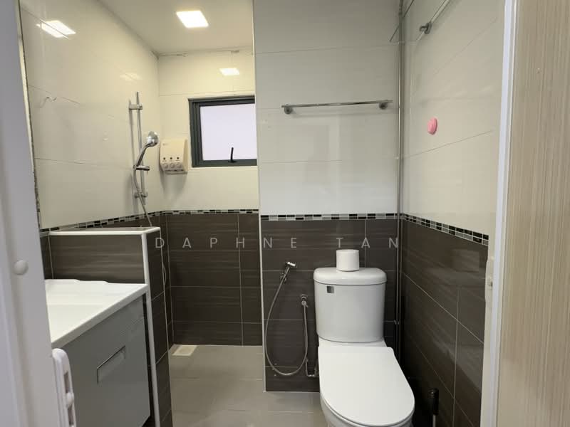 Regentville, 2 Hougang Street 92, Hougang / Punggol / Sengkang, 2 Bedrooms, 1,163 sqft, Condominium For Sale, by Daphne Tan, 25553997 - Bathroom - PropertyGuru.com.sg