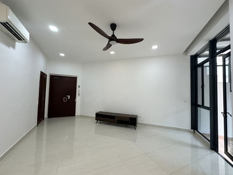 Regentville, 2 Hougang Street 92, Hougang / Punggol / Sengkang, 2 Bedrooms, 1,163 sqft, Condominium For Sale, by Daphne Tan, 25553997 - Living Room - PropertyGuru.com.sg