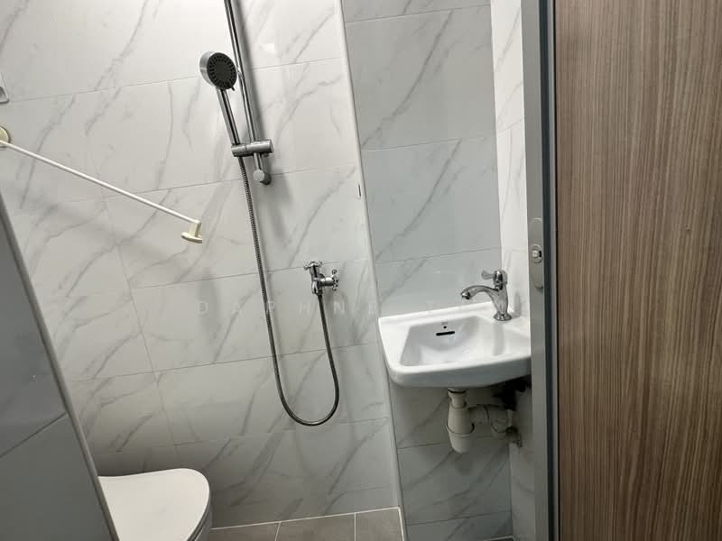 Regentville, 2 Hougang Street 92, Hougang / Punggol / Sengkang, 2 Bedrooms, 1,163 sqft, Condominium For Sale, by Daphne Tan, 25553997 - Bathroom - PropertyGuru.com.sg
