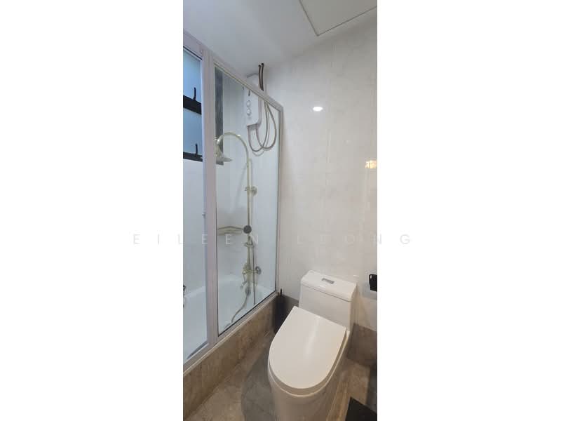 The Edgewater, 211 Jalan Loyang Besar, 2 Bedrooms, 980 sqft, Condominium For Rent, by Eileen Leong, 25554122 - Bathroom - PropertyGuru.com.sg