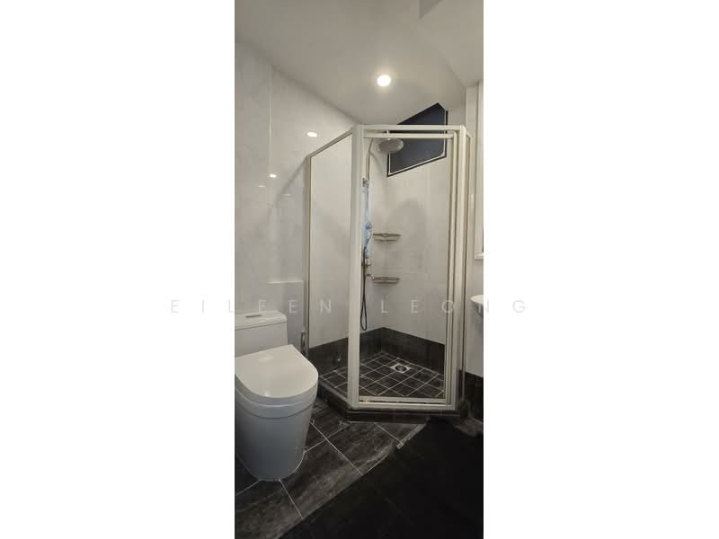 The Edgewater, 211 Jalan Loyang Besar, 2 Bedrooms, 980 sqft, Condominium For Rent, by Eileen Leong, 25554122 - Bathroom - PropertyGuru.com.sg