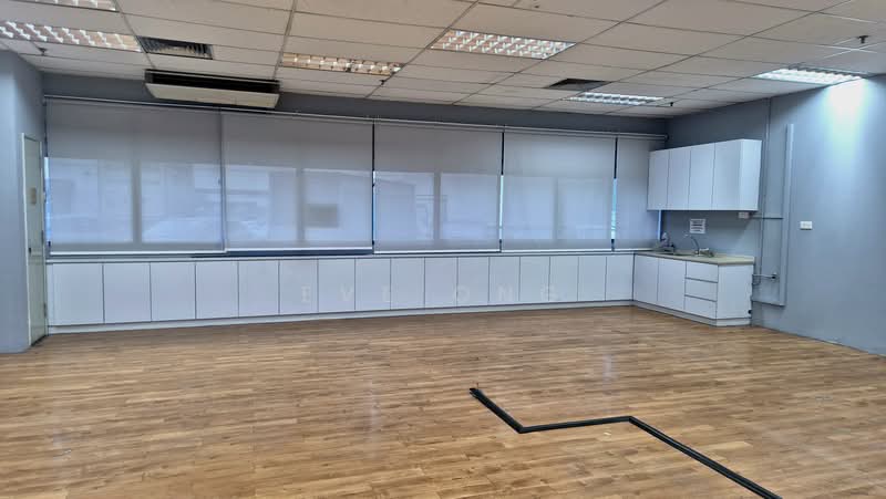 Joo koon mrt / renovated / immediate, Joo koon, 2,400 sqft, Office For Rent, by Eve Ong, 25554205 - CommercialGuru.com.sg
