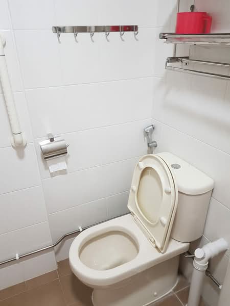 124 Paya Lebar Way, 124 Paya Lebar Way, Room Rental, 130 sqft, HDB Flat For Rent, by Teng Kok Wai (Melvin Teng), 25554259 - Bathroom - PropertyGuru.com.sg
