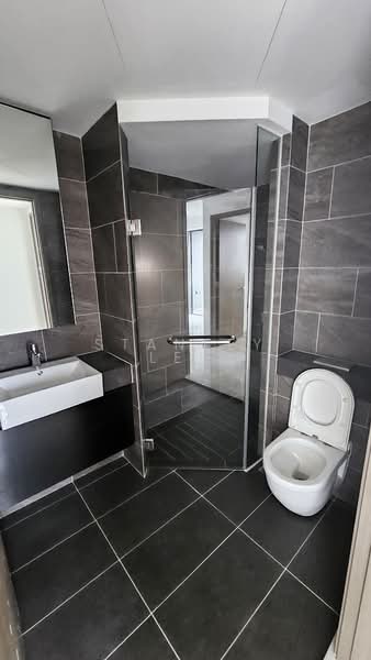 Affinity At Serangoon, 32 Serangoon North Avenue 1, 2 Bedrooms, 732 sqft, Condominium For Rent, by Stanley Lee, 25554312 - Bathroom - PropertyGuru.com.sg