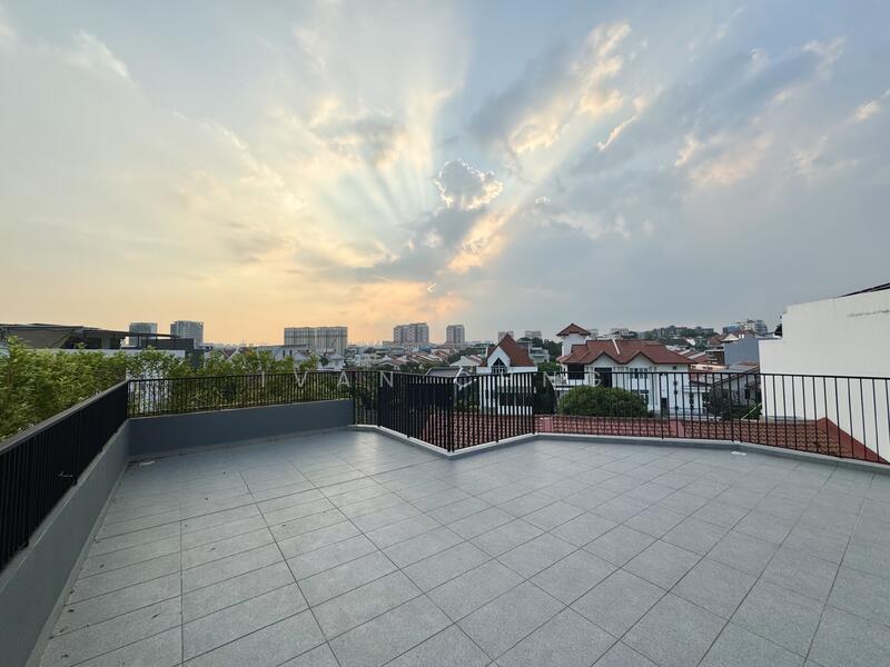 Panoramic open views. on your super spacious Roof Terrace