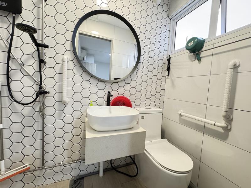 280 Bukit Batok East Avenue 3, 280 Bukit Batok East Avenue 3, 2 Bedrooms, 688 sqft, HDB Flat For Rent, by Jessica Lim, 25556330 - Bathroom - PropertyGuru.com.sg