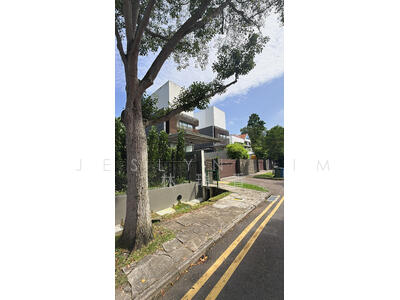 For Rent - Modern Bungalow with lots of privacy, quiet yet convenient to Mrt, Shopping Malls