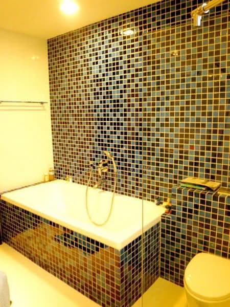 Orchard Court, 19 Oxley Road, 3 Bedrooms, 1,453 sqft, Apartment For Rent, by Jo Nam, 25557491 - Bathroom - PropertyGuru.com.sg