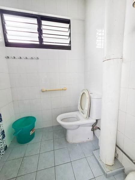 223 Yishun Street 21, 223 Yishun Street 21, Sembawang / Yishun, 2 Bedrooms, 721 sqft, HDB Flat For Sale, by Koh Chee Wei (Victor Koh), 25559381 - Bathroom - PropertyGuru.com.sg