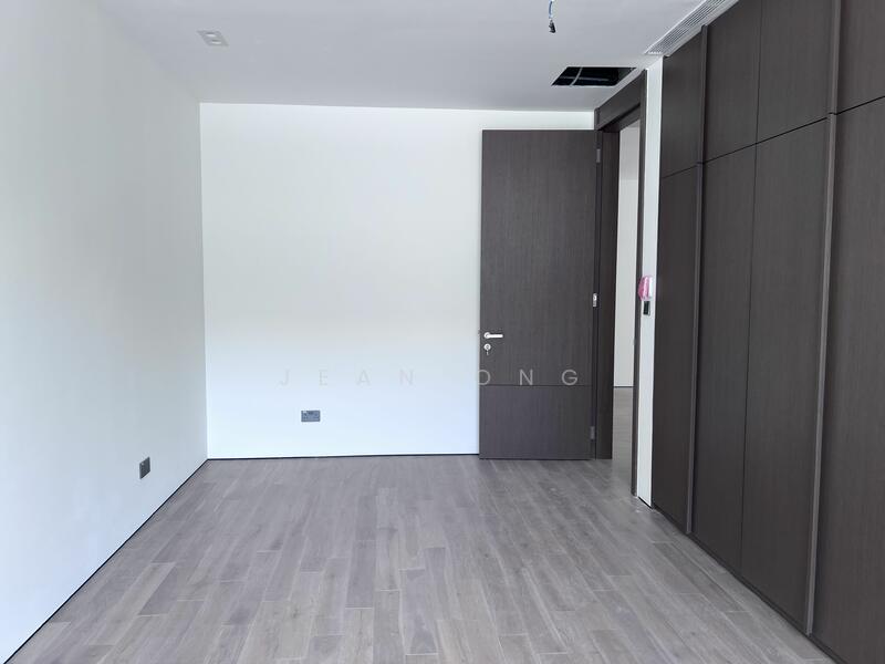 For Sale - ❤️ BRAND NEW TOP❤️D10 2.5 STY SEMID. WIDE FRONTAGE. 1KM HENRY PARK PRI. ☎️JEAN 93571119