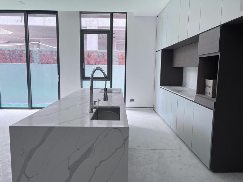 For Sale - ❤️ BRAND NEW TOP❤️D10 2.5 STY SEMID. WIDE FRONTAGE. 1KM HENRY PARK PRI. ☎️JEAN 93571119