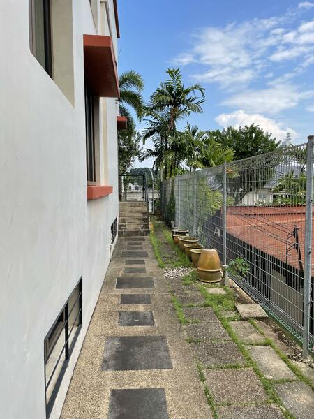 Holland Grove Terrace, Holland Grove Terrace, 5 Bedrooms, 4,000 sqft, Semi-Detached House For Sale, by Betty Phan, 25559727 - Exterior Side of House - PropertyGuru.com.sg