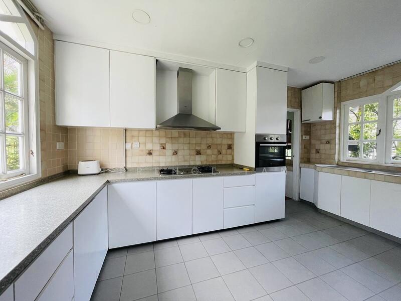 ⭐Prime Fernhill Bungalow, Minutes to Orchard! 1 KM to SCGS! ⭐ Detached House For Sale at S$ 22,000,000 | PropertyGuru Singapore - Kitchen