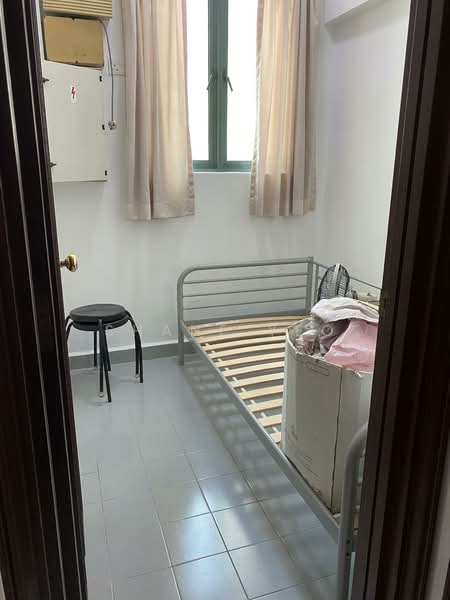 Fifth Avenue Condominium, 2 Fifth Avenue, 3 Bedrooms, 1,659 sqft, Condominium For Rent, by Shane Yeo, 25559972 - Helper's Bedroom - PropertyGuru.com.sg