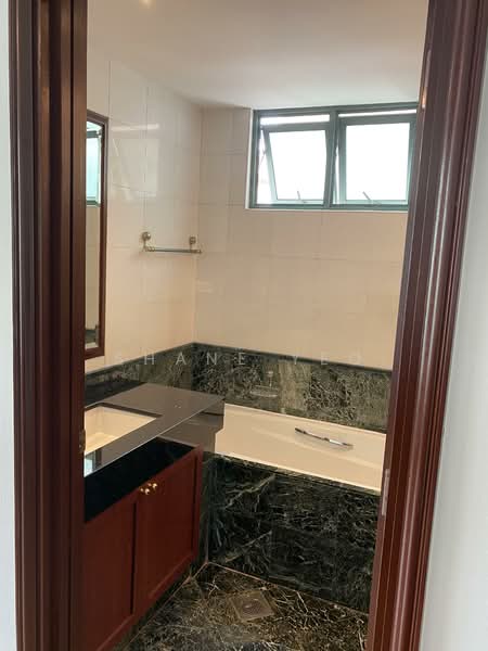 Fifth Avenue Condominium, 2 Fifth Avenue, 3 Bedrooms, 1,659 sqft, Condominium For Rent, by Shane Yeo, 25559972 - Master Bathroom - PropertyGuru.com.sg