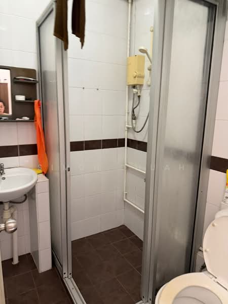 Master Bedroom in 251 Tanjong Katong, , Room Rental, 130 sqft, Apartment For Rent, by Simon Chuah, 25560791 - PropertyGuru.com.sg