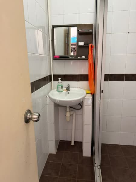 Master Bedroom in 251 Tanjong Katong, , Room Rental, 130 sqft, Apartment For Rent, by Simon Chuah, 25560791 - PropertyGuru.com.sg