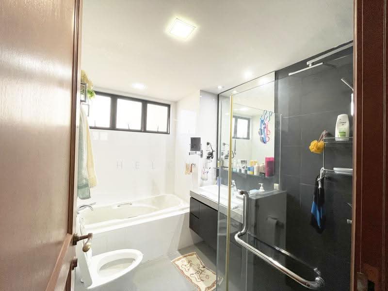 Westcove Condo, 10 West Coast Crescent, Buona Vista / West Coast / Clementi New Town, 2 Bedrooms, 1,141 sqft, Condominium For Sale, by Helen Yau, 25560914 - Bathroom - PropertyGuru.com.sg