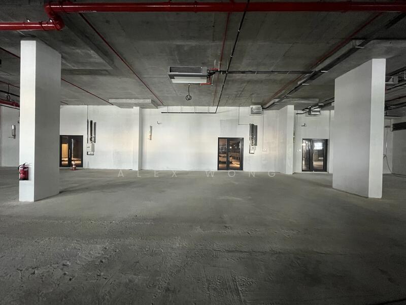 Bugis Ground Floor Commercial Space 武吉士黄金地段餐饮店 with Prominent Street Frontage, Middle Road, Bugis Junction, Liang Seah Street, 1,568 sqft, Food & Beverage For Rent, by Alex KF Wong 黄国峰, 25561193 - CommercialGuru.com.sg