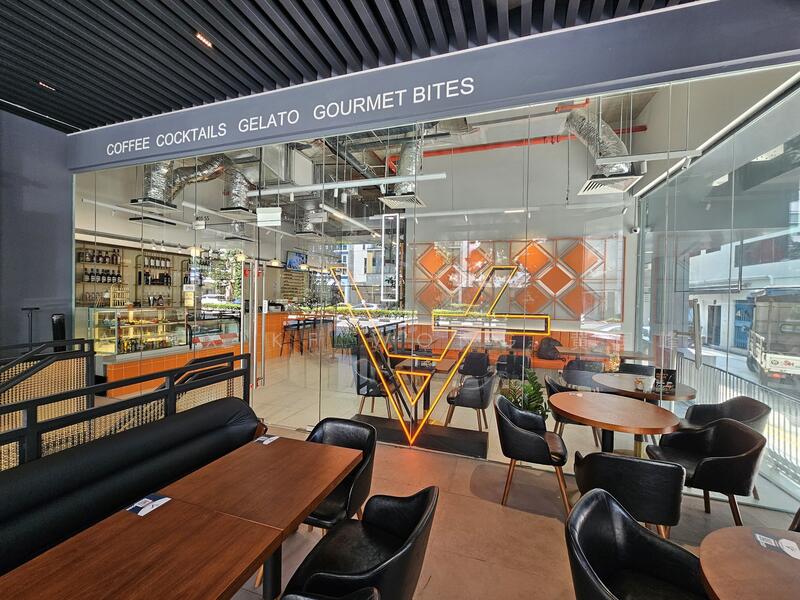 Bugis Ground Floor Commercial Space 武吉士黄金地段餐饮店 with Prominent Street Frontage, Middle Road, Bugis Junction, Liang Seah Street, 1,568 sqft, Food & Beverage For Rent, by Alex KF Wong 黄国峰, 25561193 - CommercialGuru.com.sg