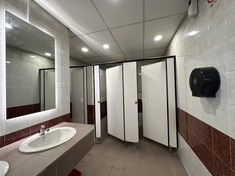 Golden Mile Tower, 6001 Beach Road, 915 sqft, Other Retail For Rent, by Kit Low, 25561261 - Bathroom - CommercialGuru.com.sg