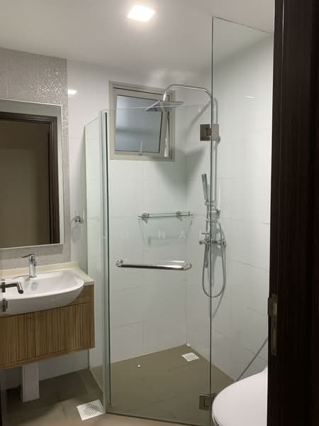 Heron Bay, Upper Serangoon View, 3 Bedrooms, 1,023 sqft, Executive Condominium For Rent, by Jo Nam, 25561588 - Bathroom - PropertyGuru.com.sg