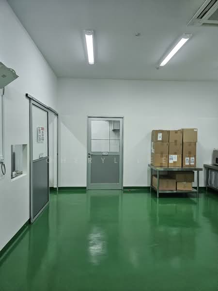 Ground Floor East 6m Ceiling Fitted Kitchen Ambient Processing Rooms etc 地面层厨房高屋顶冷冻处理库大停车场, Bedok / Upper East Coast, 6,000 sqft, Factory / Workshop (B2) For Rent, by Cheryl Lee, 25561642 - CommercialGuru.com.sg