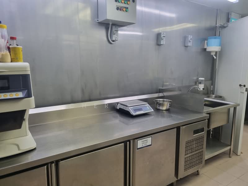 Ground Floor East 6m Ceiling Fitted Kitchen Ambient Processing Rooms etc 地面层厨房高屋顶冷冻处理库大停车场, Bedok / Upper East Coast, 6,000 sqft, Factory / Workshop (B2) For Rent, by Cheryl Lee, 25561642 - CommercialGuru.com.sg